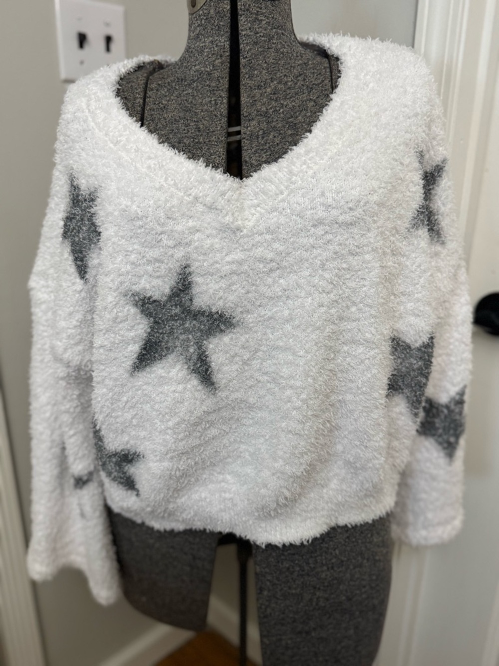 Women’s POL Follow The Stars V-neck Bell Sleeve Star Sweater Medium